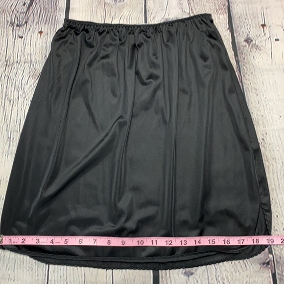 Vanity Fair Black Slip Size: Medium - Picture 8 of 16
